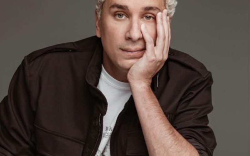 Rafael Portugal sobe aos palcos de Recife com show de humor no Teatro Guararapes