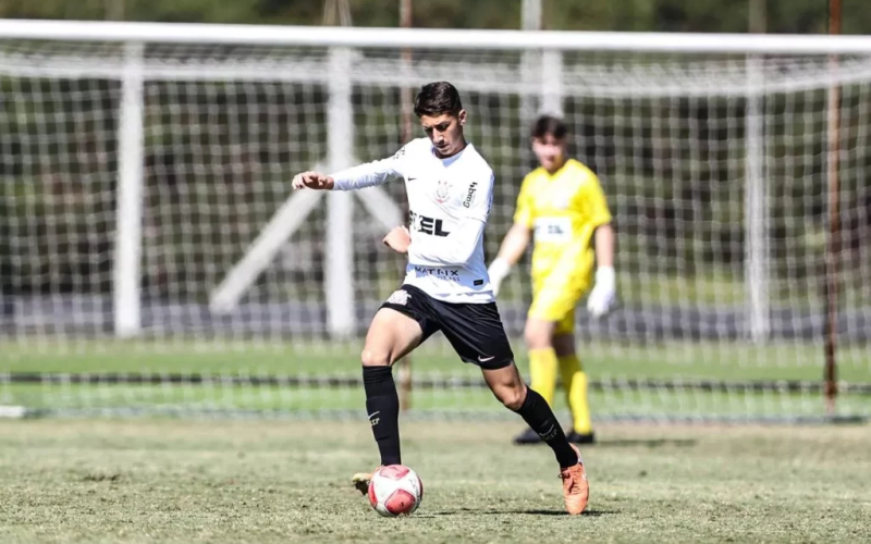 Corinthians Sub-16 conquista Paulista Cup com campanha perfeita; zagueiro Sami Hadi se destaca