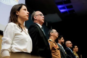 Raquel Lyra comanda aula inaugural de nova turma do curso de oficiais da PMPE