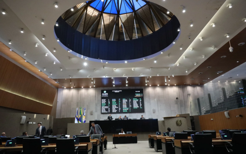 Governo mobiliza base na Alepe para garantir sessão extraordinária convocada por Raquel Lyra