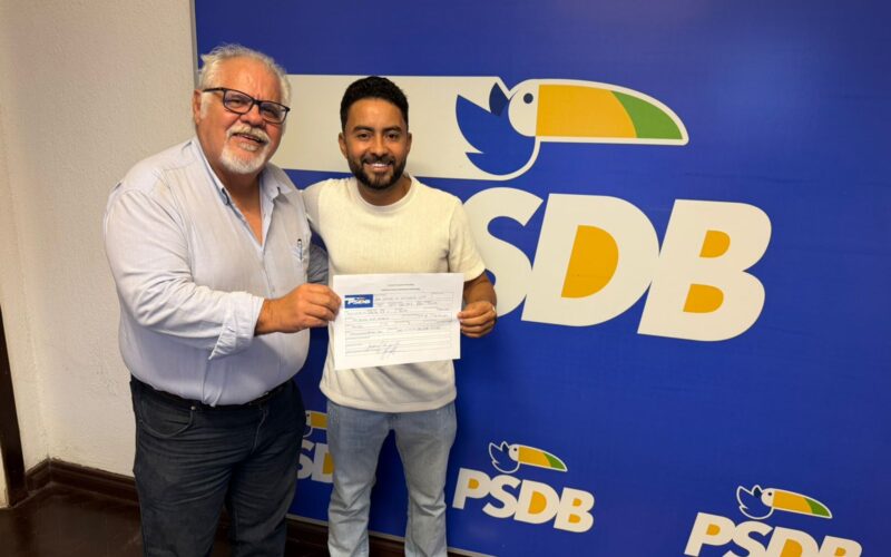 MC Leozinho entra na política, se filia ao PSDB e se lança pré-candidato a deputado em 2026