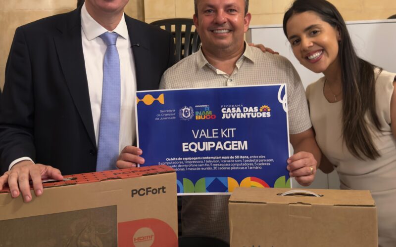 Joãozinho Tenório participa de entrega de equipamentos para Casas das Juventudes ao lado de Fabinho Lisandro