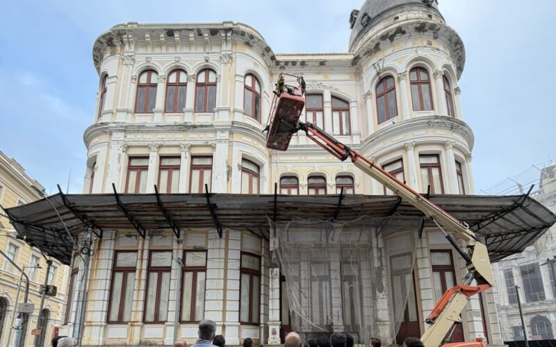 Palácio do Comércio passa por restauro e reforça valorização do Marco Zero do Recife